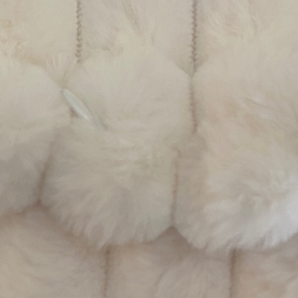 NWOT, Set of 2 Fluffy Cream Pillow Covers, 22" x 22" - Picture 5 of 7